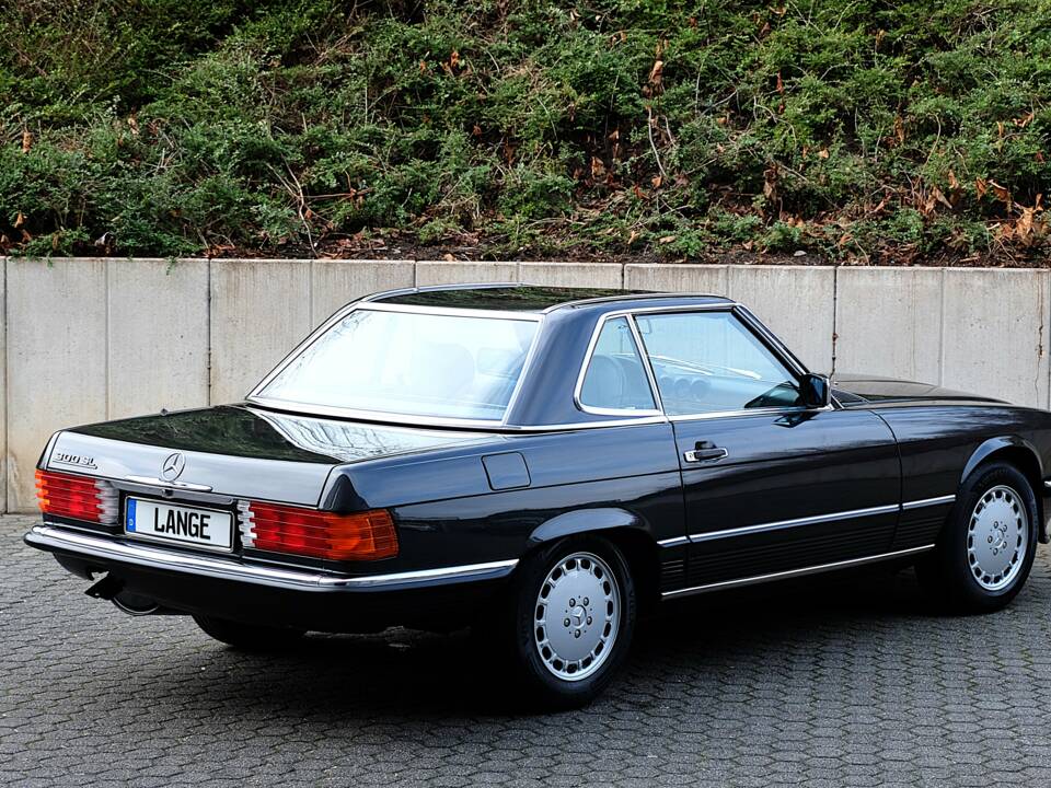 Immagine 14/43 di Mercedes-Benz 300 SL (1987)