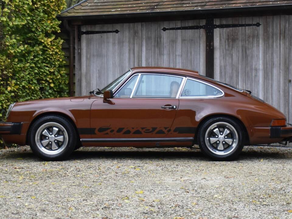 Image 2/37 de Porsche 911 Carrera 3.0 (1977)