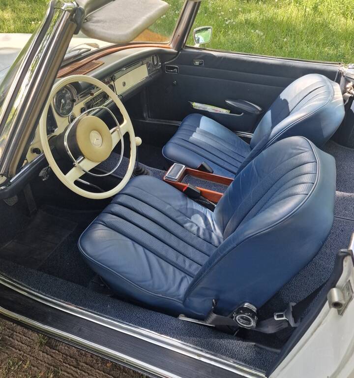 Image 17/100 de Mercedes-Benz 250 SL (1967)