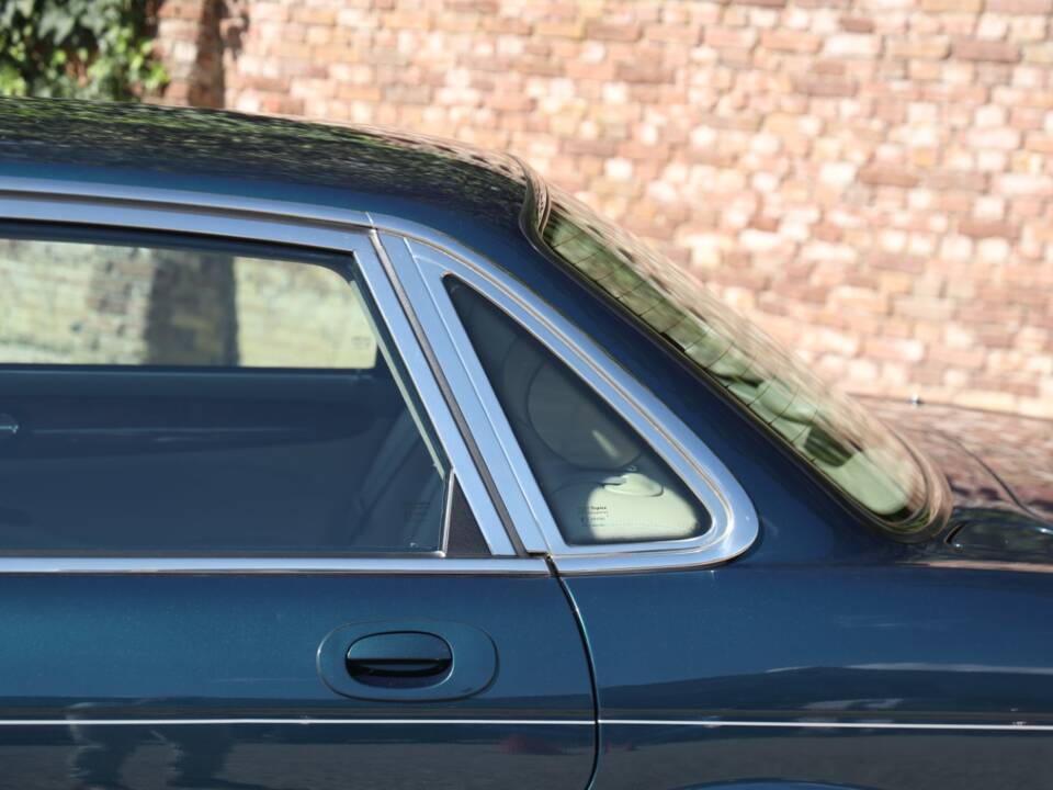 Bild 20/50 von Jaguar XJ 8 4.0 Executive (2001)
