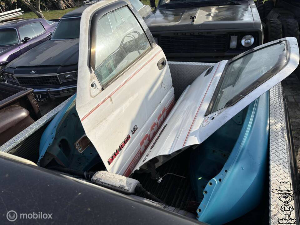 Image 18/34 of Dodge Ram 1500 (1998)