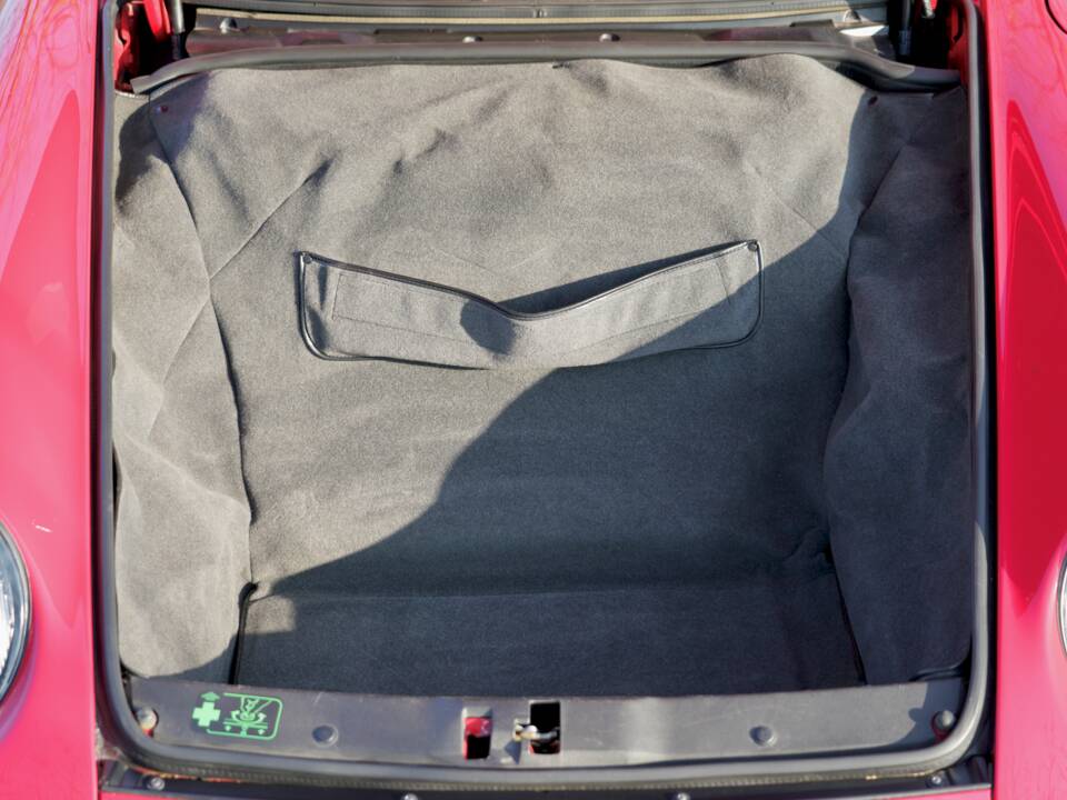 Image 35/46 of Porsche 911 Carrera (1997)