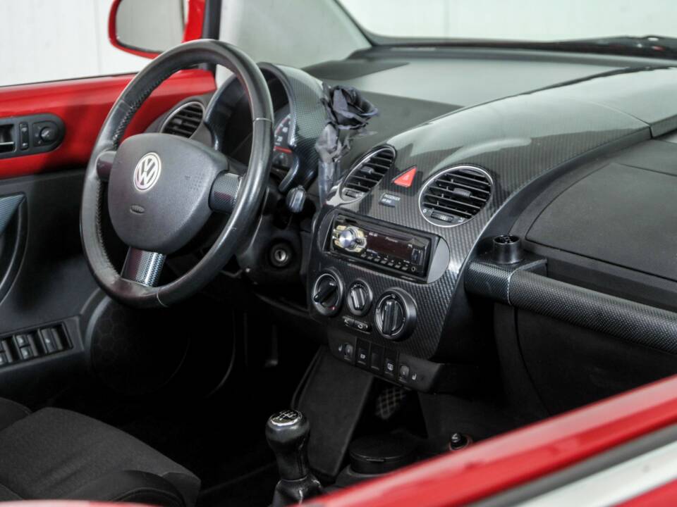 Image 34/50 de Volkswagen New Beetle 2.0 (2006)
