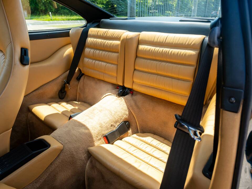 Image 25/35 of Porsche 911 Carrera 2 (1990)