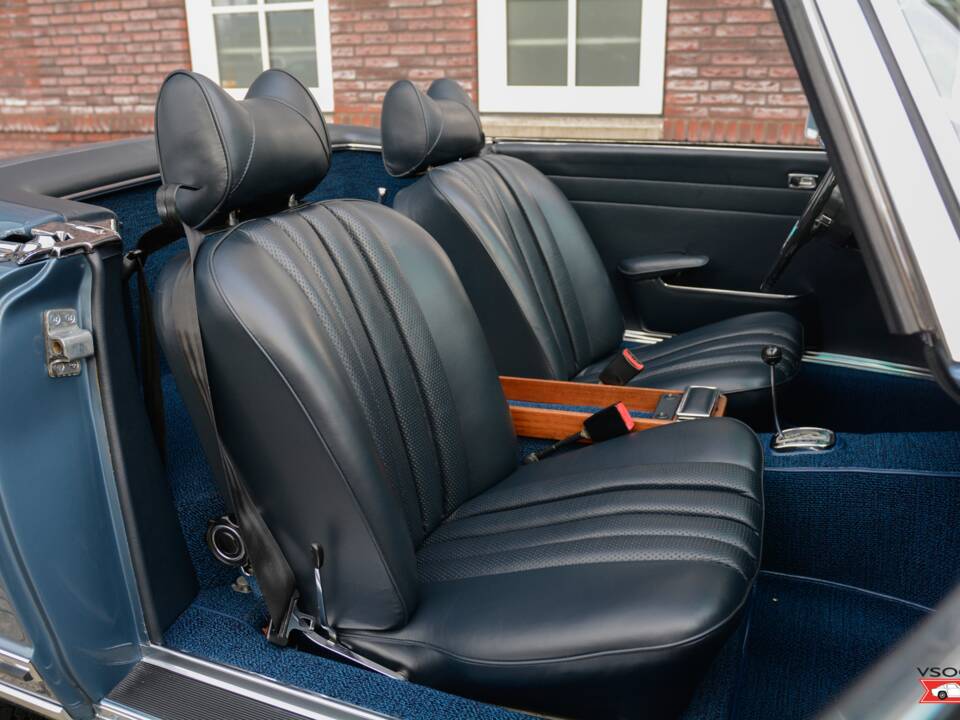 Image 14/26 de Mercedes-Benz 280 SL (1971)