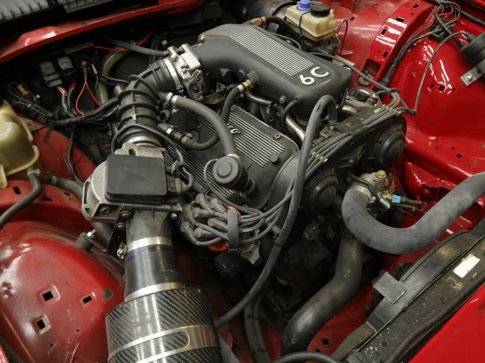 Image 41/50 de Alfa Romeo 75 3.0 V6 QV (1990)