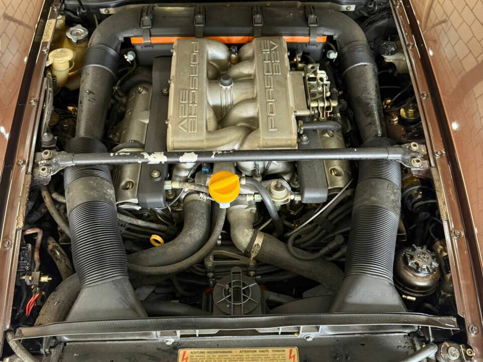 Image 24/28 of Porsche 928 S4 (1987)