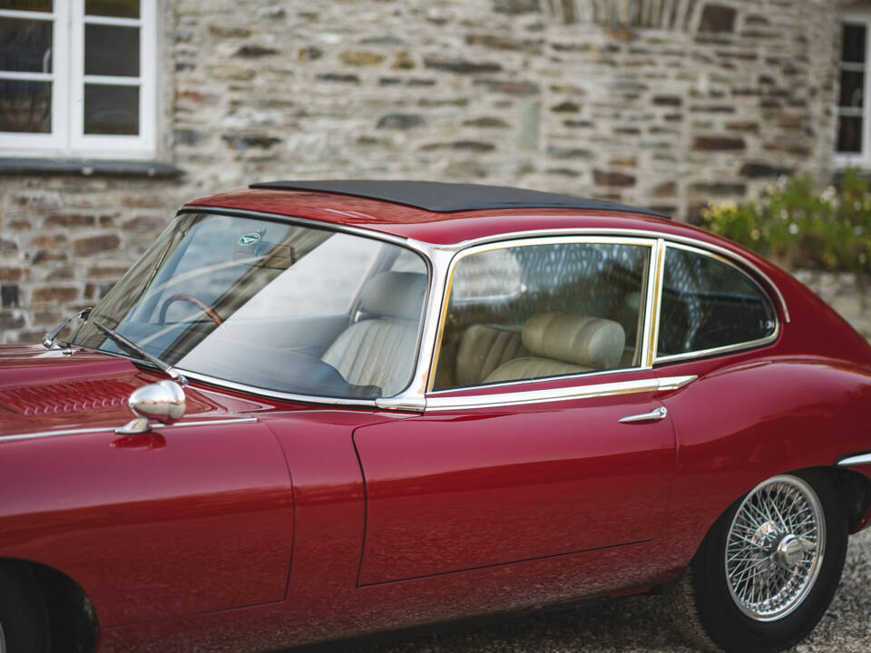 Image 39/50 of Jaguar E-Type (2+2) (1970)