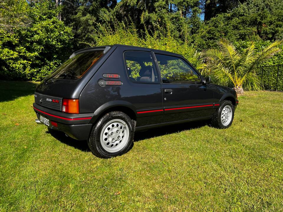 Bild 12/39 von Peugeot 205 GTi 1.6 (1986)