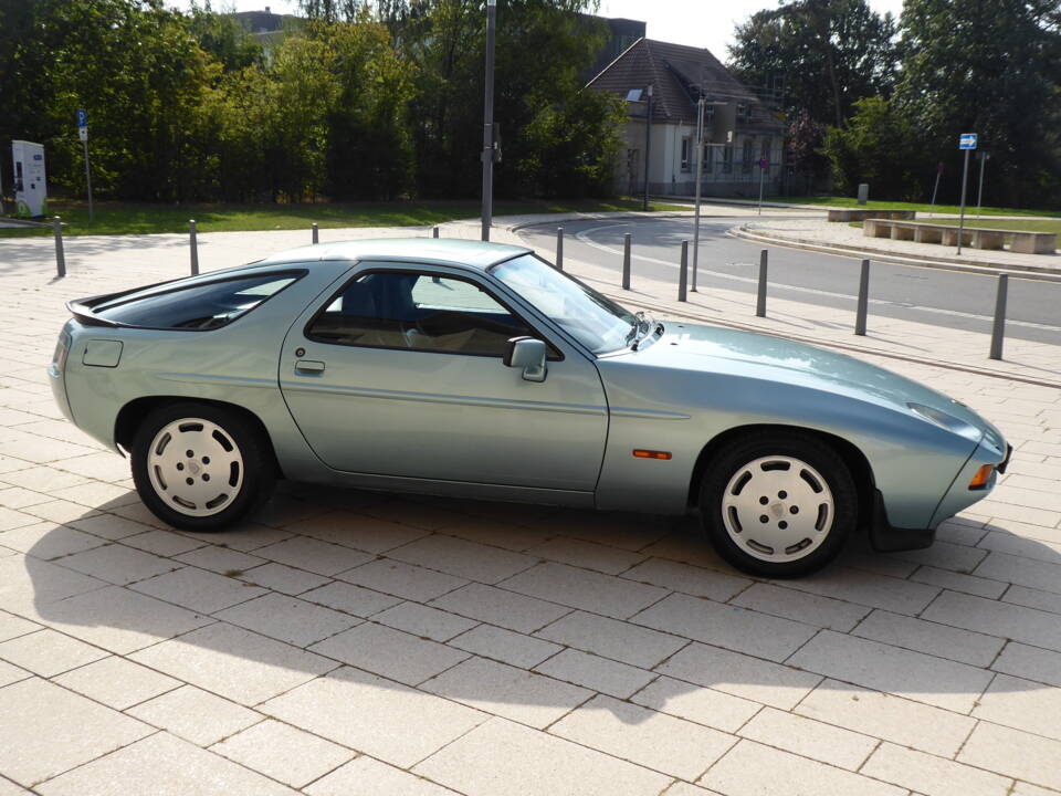 Bild 3/5 von Porsche 928 S (1985)