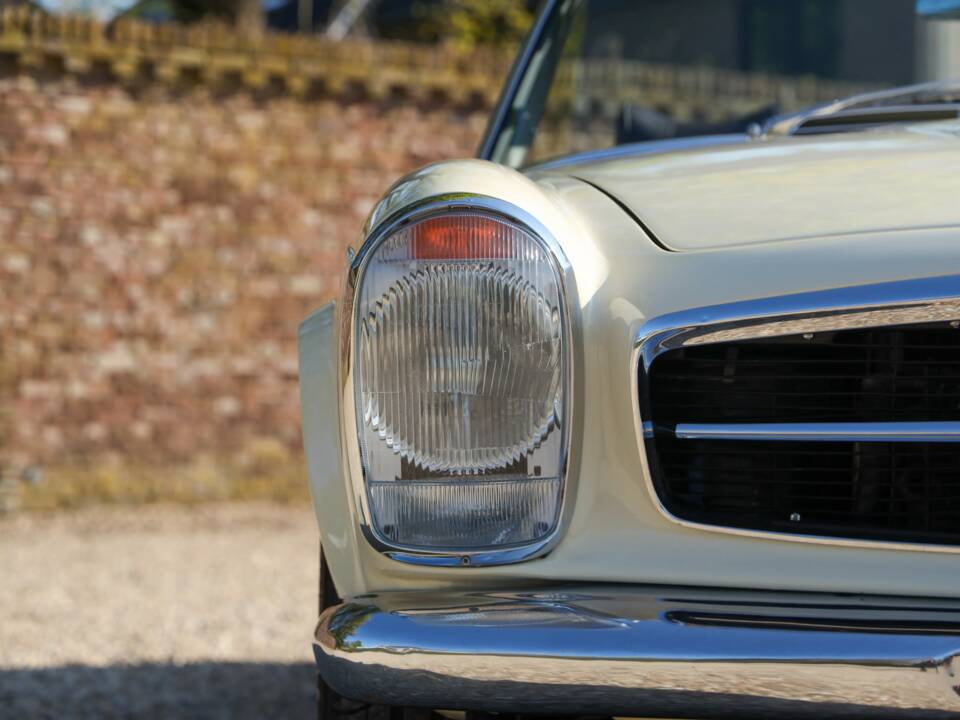 Image 29/50 of Mercedes-Benz 250 SL (1967)
