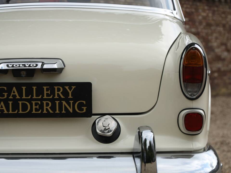 Image 37/50 of Volvo P 123 GT (1969)