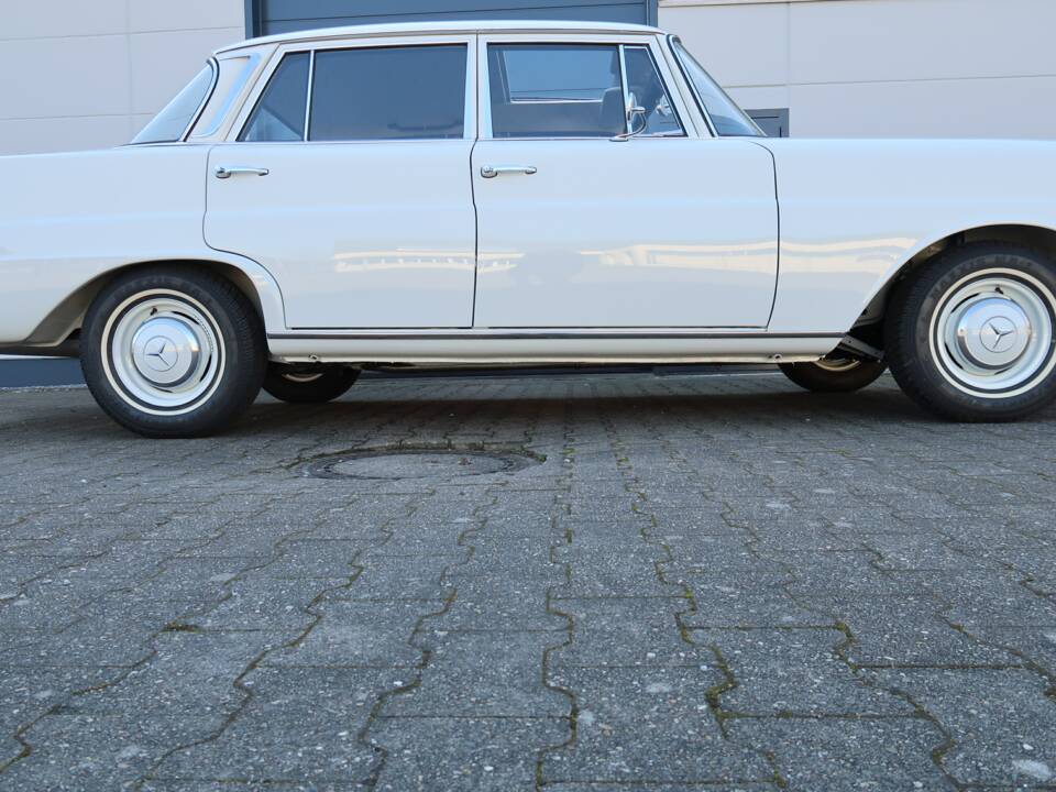 Image 7/50 of Mercedes-Benz 220 b (1965)
