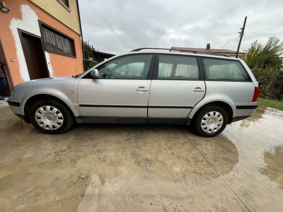 Image 3/20 de Volkswagen Passat Variant 1.9 TDI (1999)