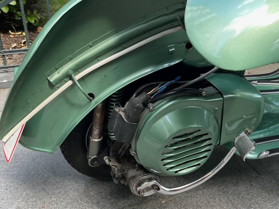 Immagine 15/32 di Piaggio Vespa 125 (1951)
