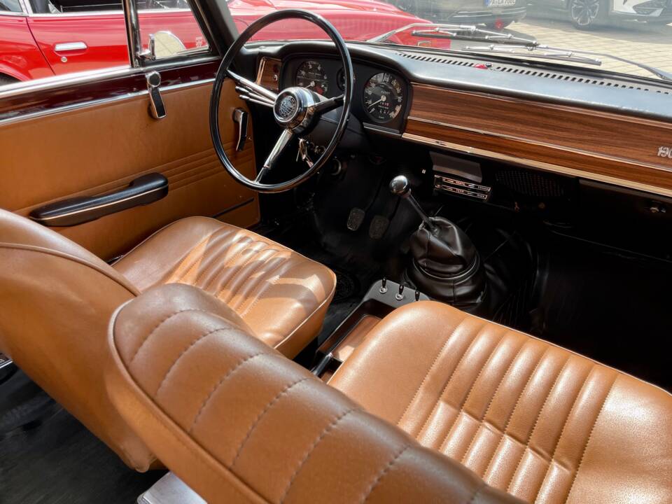 Image 15/23 of Alfa Romeo Giulia 1300 Super (1972)