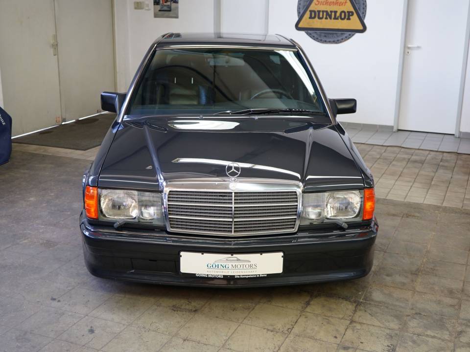 Immagine 3/38 di Mercedes-Benz 190 E 2.5-16 (1992)