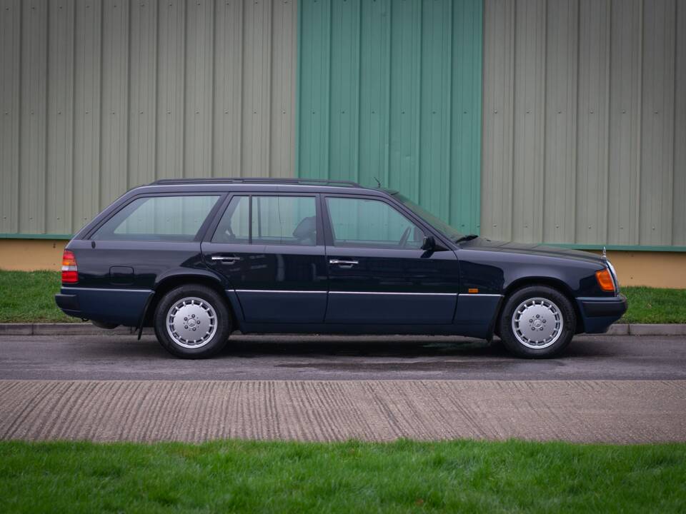 Bild 4/26 von Mercedes-Benz 300 TE (1992)