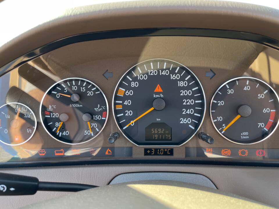 Image 16/39 de Mercedes-Benz SL 320 (1999)