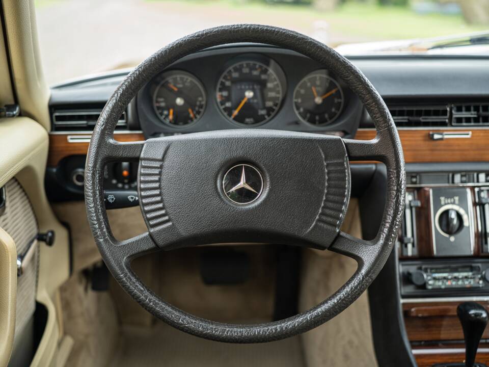 Image 25/81 of Mercedes-Benz 280 SE (1979)