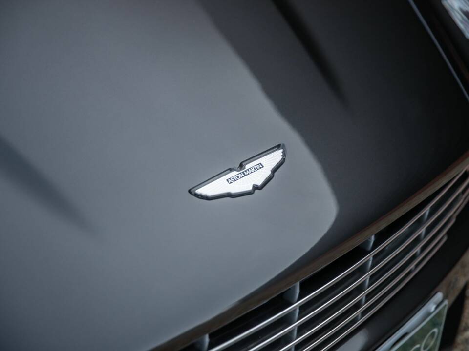 Image 19/50 of Aston Martin DBS (2011)