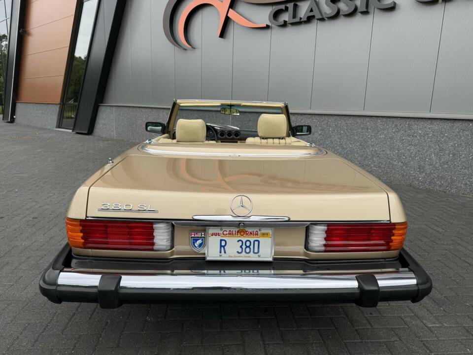 Obraz 11/50 pojazdu Mercedes-Benz 380 SL (1983)