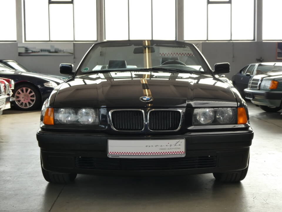 Image 32/40 of BMW 320i (1997)