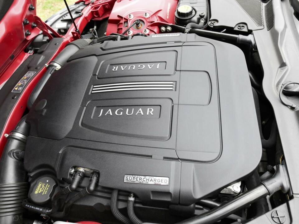 Image 46/50 of Jaguar XKR (2013)