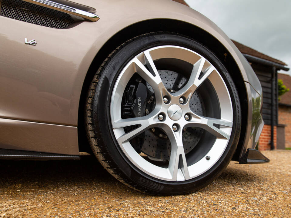 Image 35/97 of Aston Martin Vanquish S Volante (2018)