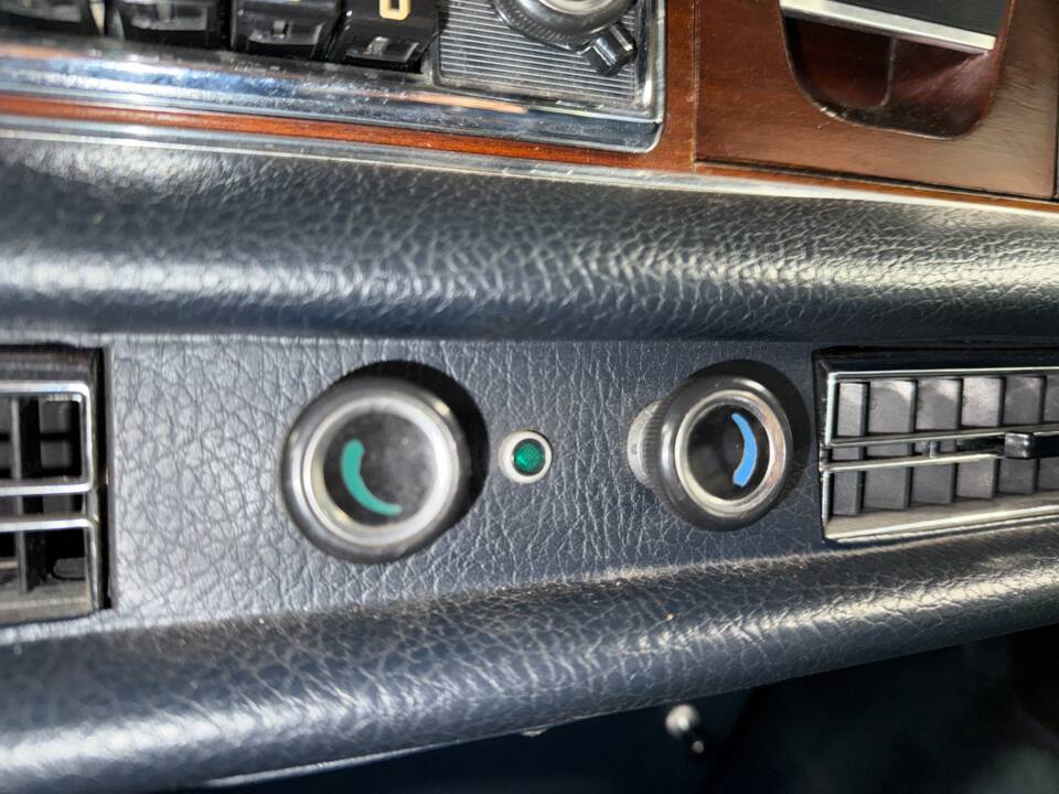 Image 26/44 of Mercedes-Benz 280 SEL 3,5 (1971)