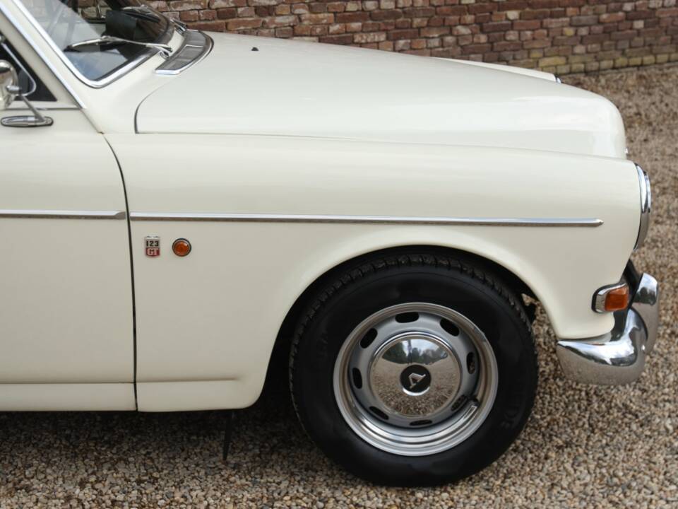 Image 22/50 of Volvo P 123 GT (1969)
