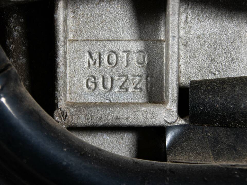 Image 24/49 de Moto Guzzi 850 LeMans (1981)