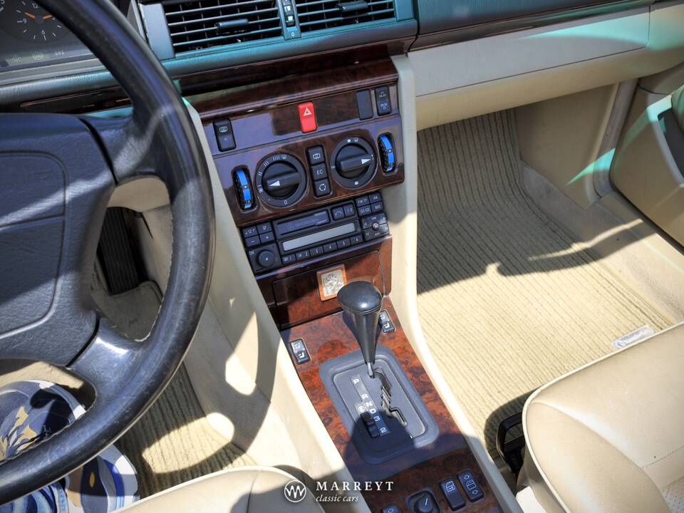 Bild 66/79 von Mercedes-Benz E 220 (1996)