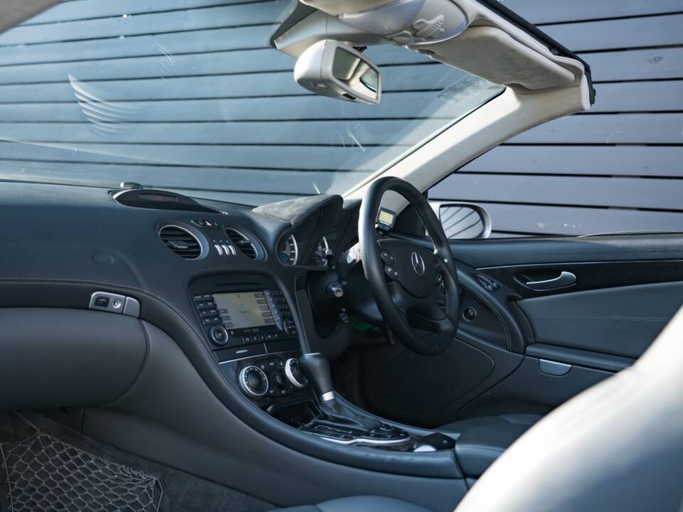 Image 37/51 of Mercedes-Benz SL 65 AMG (2007)
