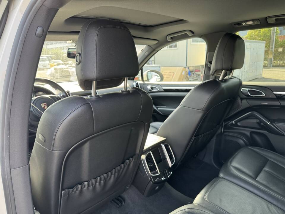 Bild 29/61 von Porsche Cayenne S (2010)