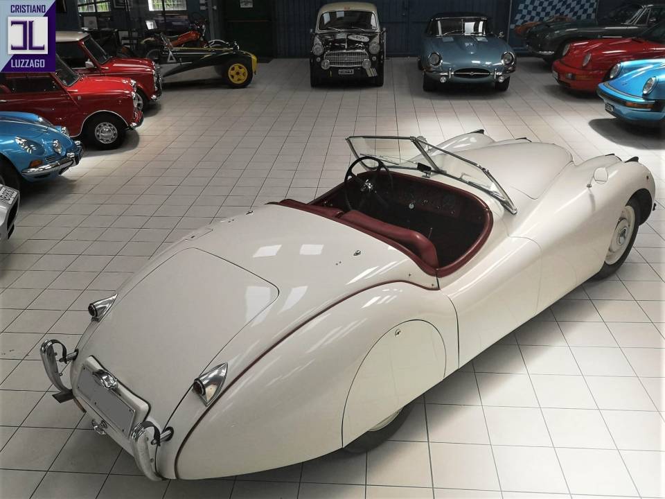 Image 7/25 of Jaguar XK 120 OTS (1951)