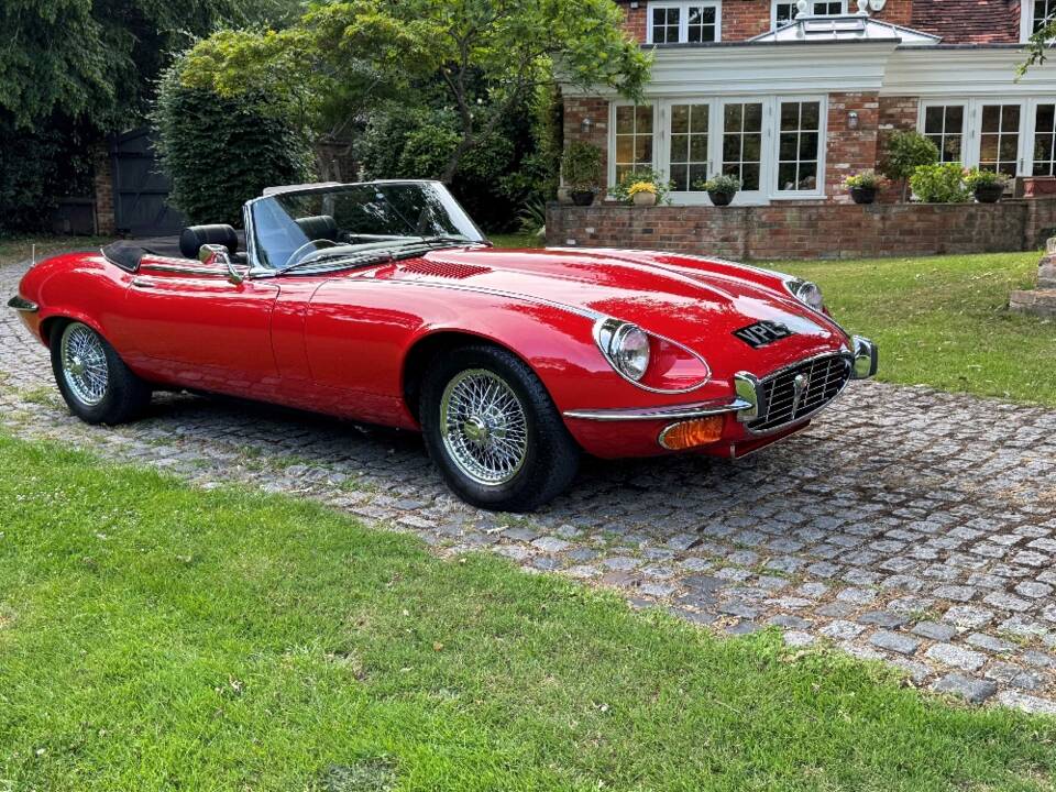 Image 4/39 of Jaguar E-Type V12 (1974)