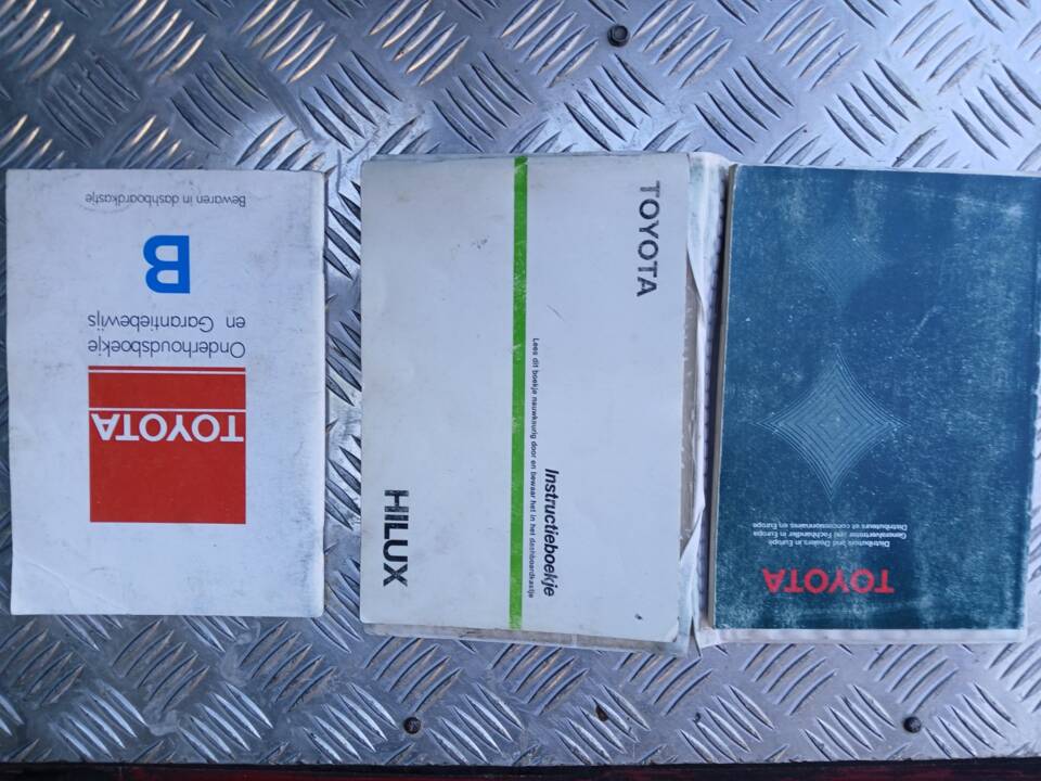 Bild 32/34 von Toyota Hilux (1988)