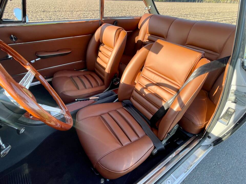 Image 6/47 de Alfa Romeo 1750 GT Veloce (1968)