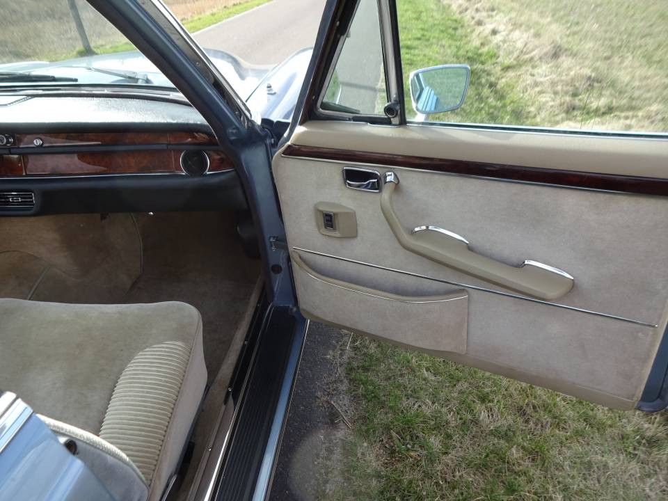 Image 23/49 of Mercedes-Benz 300 SEL (1968)