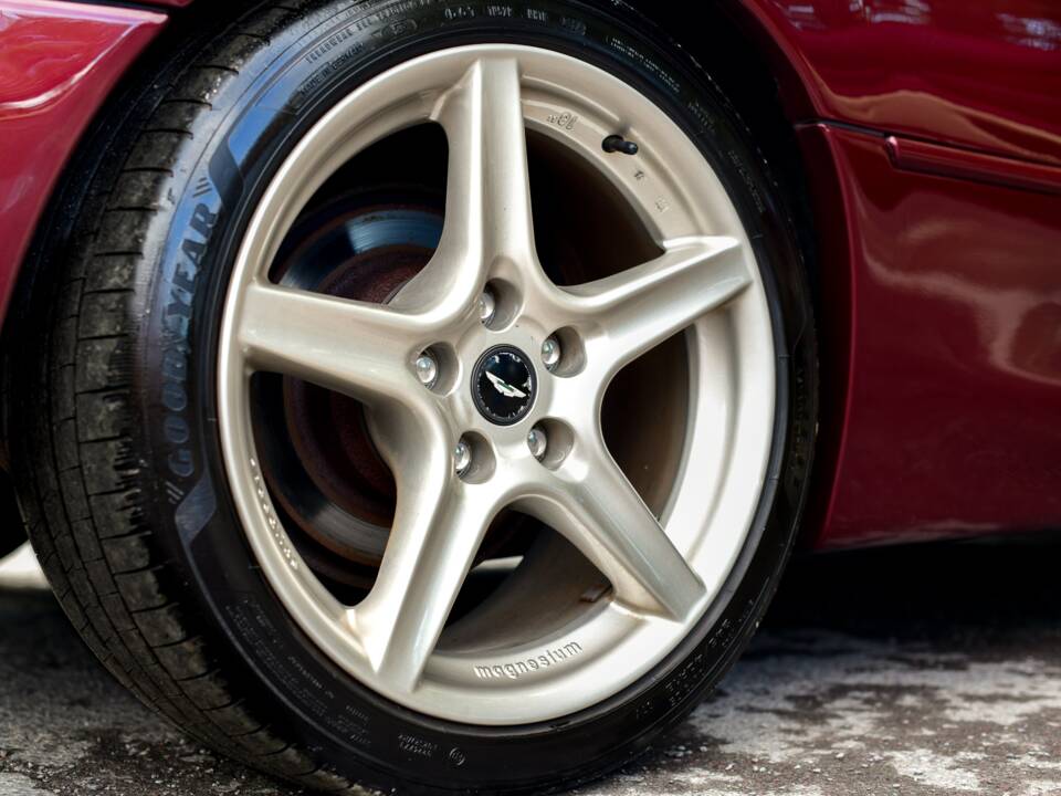Obraz 38/50 pojazdu Aston Martin DB 7 (1997)
