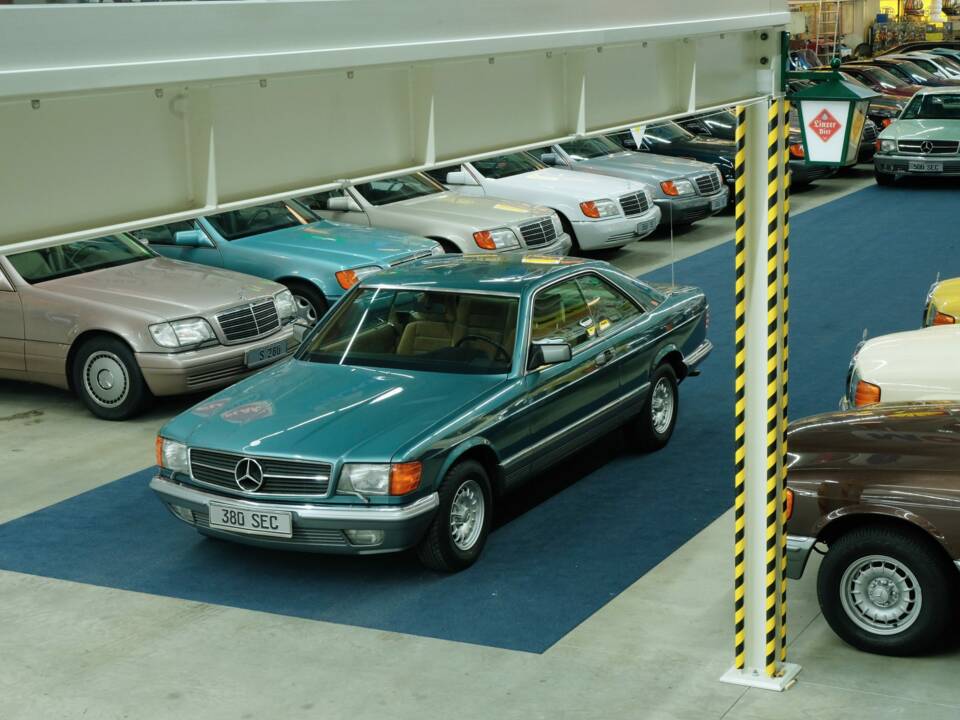 Bild 4/50 von Mercedes-Benz 380 SEC (1983)