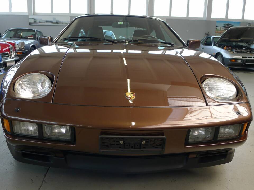 Bild 34/50 von Porsche 928 S (1986)