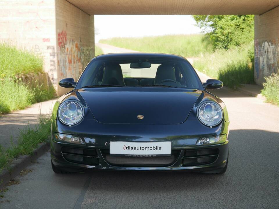 Image 28/33 of Porsche 911 Carrera S (2005)
