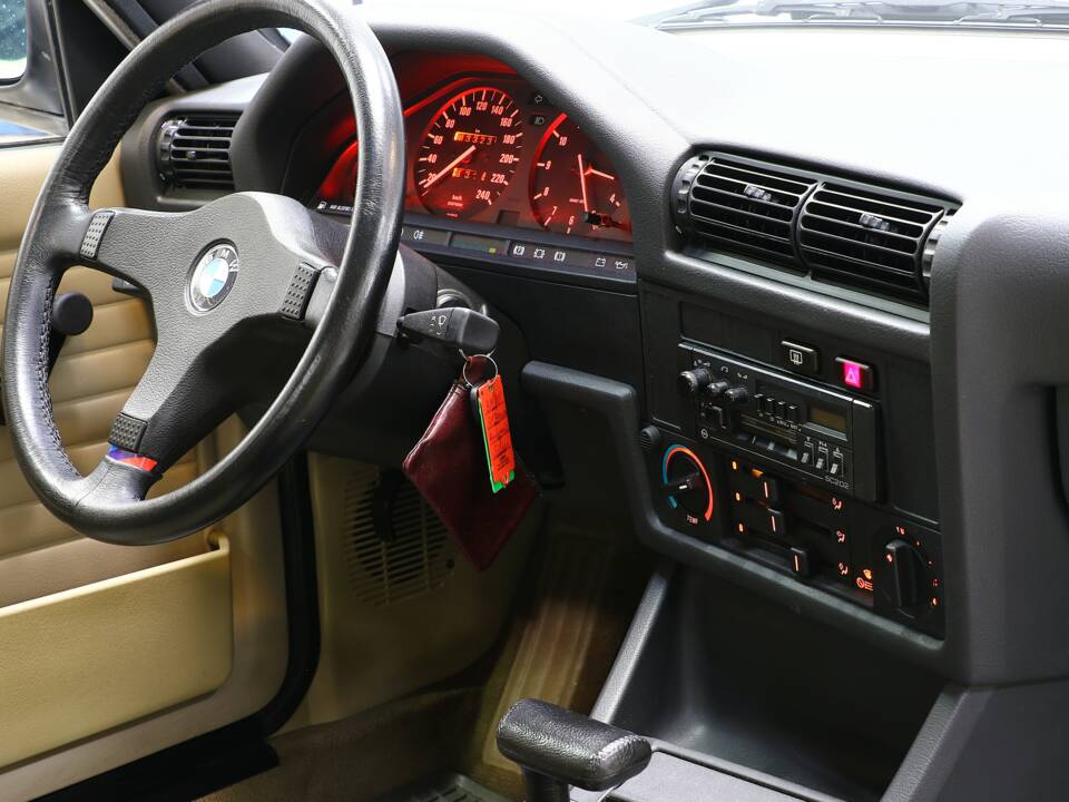 Afbeelding 27/40 van BMW 318i (1987)