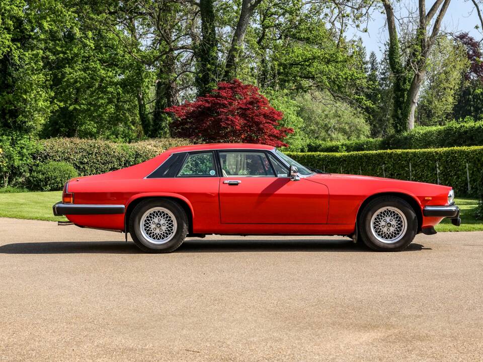 Image 18/43 of Jaguar XJS 5.3 V12 (1988)