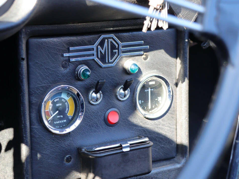 Bild 31/50 von MG MGB (1965)