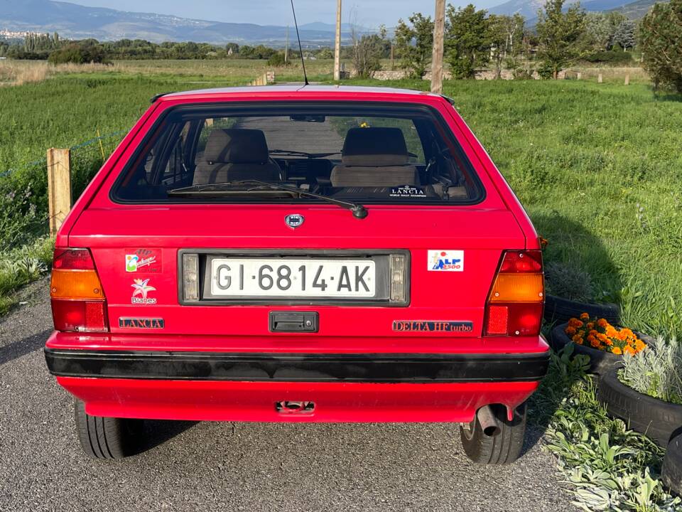 Image 4/12 de Lancia Delta 1.6 HF (1990)