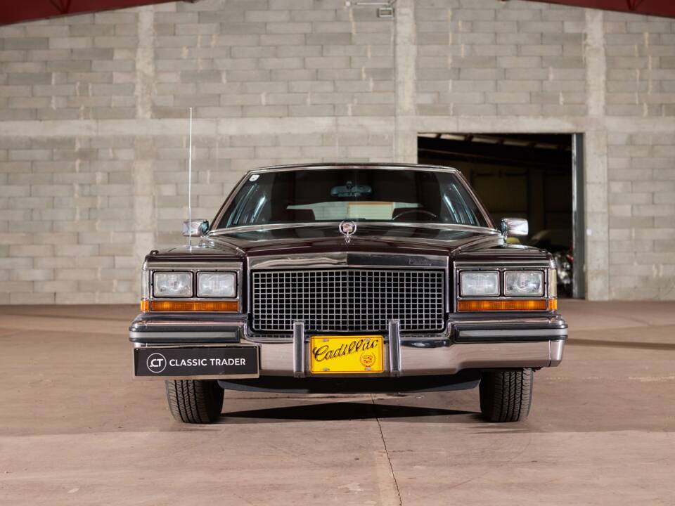 Image 28/58 of Cadillac Brougham Elegance (1988)