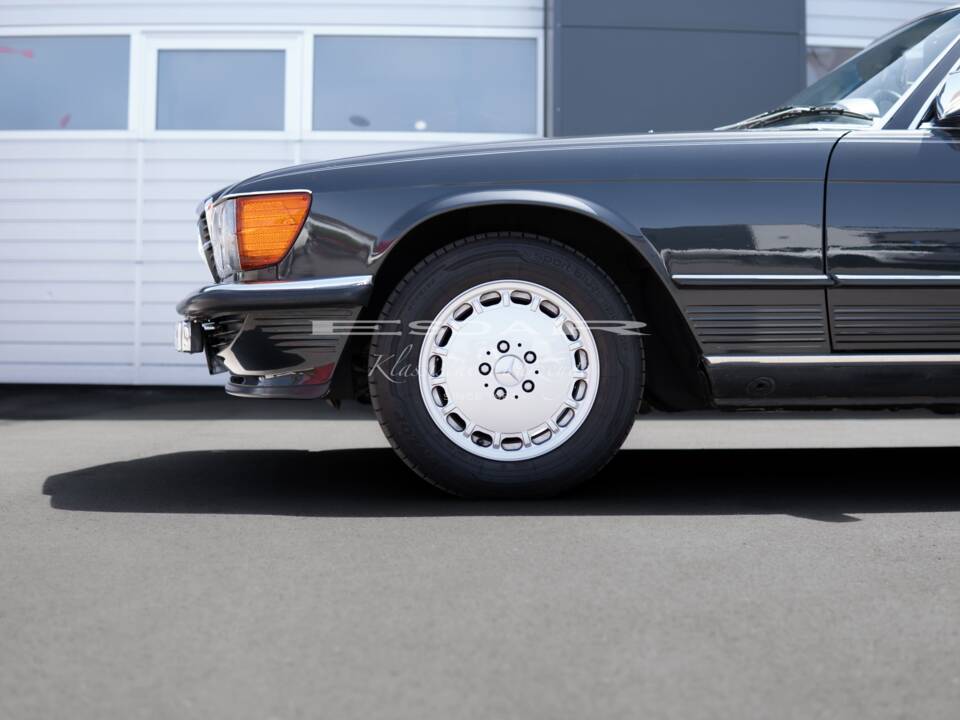 Image 24/29 of Mercedes-Benz 560 SL (1987)
